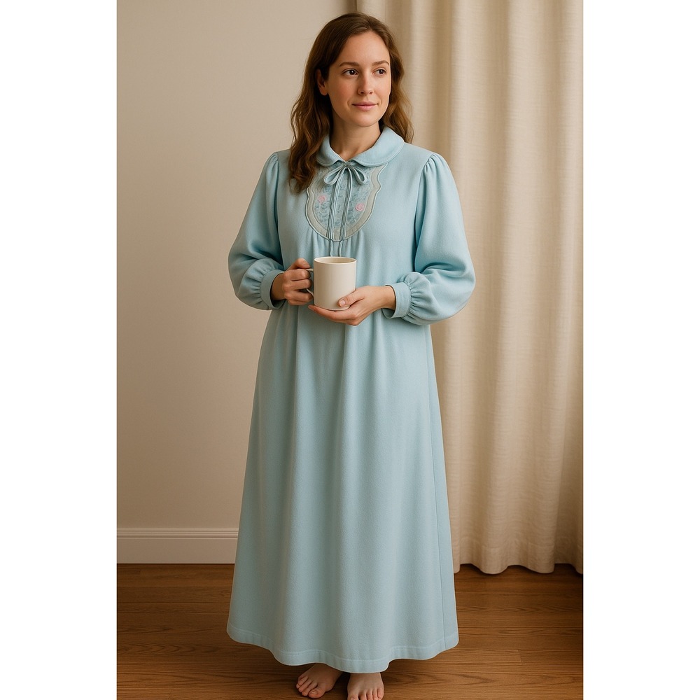 Apostrophe Sears Vintage Robe‎ Medium Light Blue Floral Embroidered Lounger